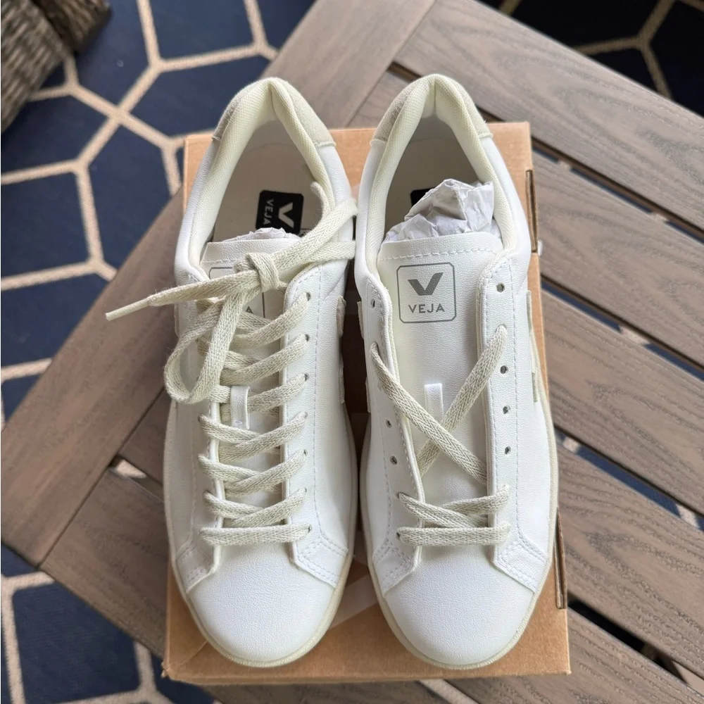 VEJA sneakers BNIB - Picture 2 of 9